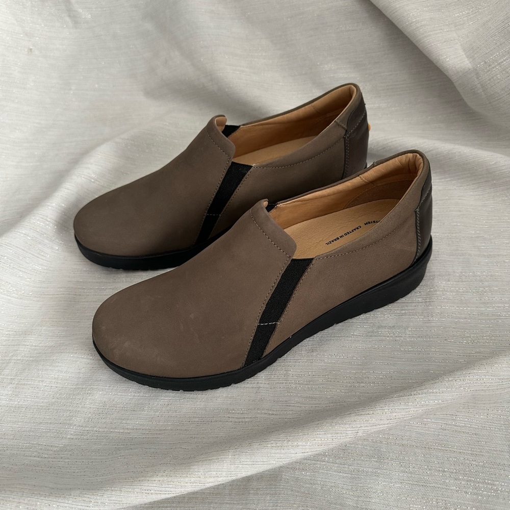 Women’s Samuel Hubbard Featherlight Marin Taupe Nubuck Slip On Shoe 7.5 NEW